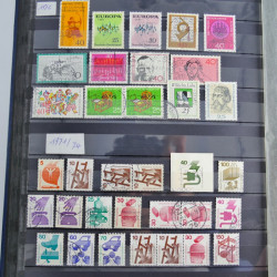 Vrac philatélique de timbres du monde en un carton.