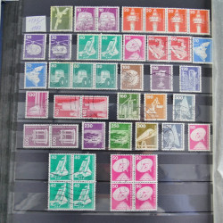 Vrac philatélique de timbres du monde en un carton.