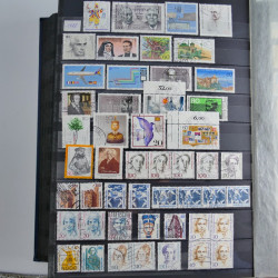 Vrac philatélique de timbres du monde en un carton.