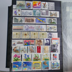 Vrac philatélique de timbres du monde en un carton.