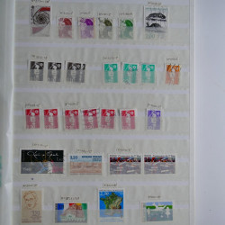 Vrac philatélique de timbres du monde en un carton.
