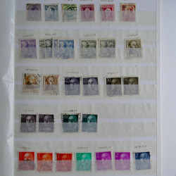 Vrac philatélique de timbres du monde en un carton.
