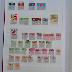 Vrac philatélique de timbres du monde en un carton.