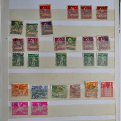 Vrac philatélique de timbres du monde en un carton.
