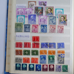 Vrac philatélique de timbres du monde en un carton.