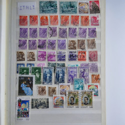 Vrac philatélique de timbres du monde en un carton.