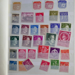 Vrac philatélique de timbres du monde en un carton.