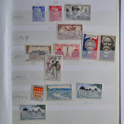 Vrac philatélique de timbres du monde en un carton.