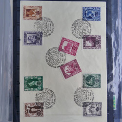 Vrac philatélique de timbres du monde en un carton.