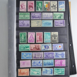 Vrac philatélique de timbres du monde en un carton.