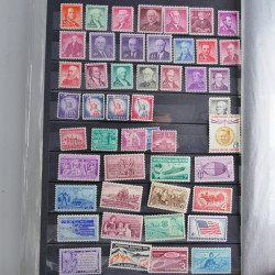 Vrac philatélique de timbres du monde en un carton.
