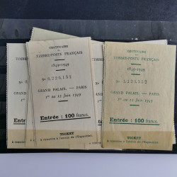 Vrac philatélique de timbres du monde en un carton.