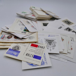 Vrac philatélique de timbres du monde en un carton.