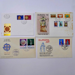 Lot de 135 enveloppes FDC timbres d'Europa 1970-1976 en une boite.