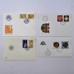 Lot de 135 enveloppes FDC timbres d'Europa 1970-1976 en une boite.