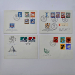 Lot de 150 enveloppes FDC timbres Suisse 1952-1984 en une boite.
