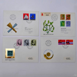 Lot de 150 enveloppes FDC timbres Suisse 1952-1984 en une boite.