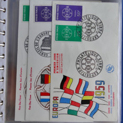Lot de 42 commémoratifs timbres Europa 1956-1962 en un album.