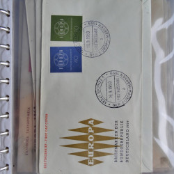 Lot de 42 commémoratifs timbres Europa 1956-1962 en un album.