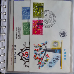Lot de 42 commémoratifs timbres Europa 1956-1962 en un album.