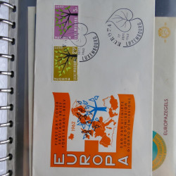 Lot de 42 commémoratifs timbres Europa 1956-1962 en un album.
