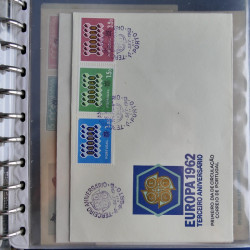 Lot de 42 commémoratifs timbres Europa 1956-1962 en un album.