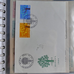 Lot de 42 commémoratifs timbres Europa 1956-1962 en un album.
