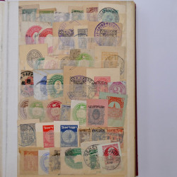 Lot de +700 fragments entiers postaux du monde en un album.