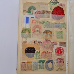 Lot de +700 fragments entiers postaux du monde en un album.