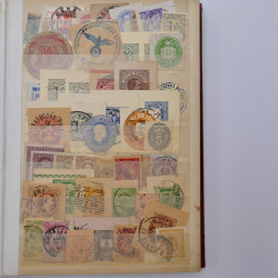 Lot de +700 fragments entiers postaux du monde en un album.