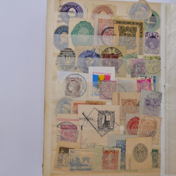 Lot de +700 fragments entiers postaux du monde en un album.