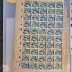 Stock de timbres de Sarre émis en 1947 neufs en un album.