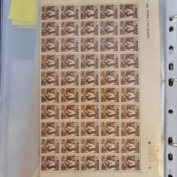 Stock de timbres de Sarre émis en 1947 neufs en un album.
