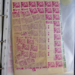 Stock de timbres de Sarre émis en 1947 neufs en un album.