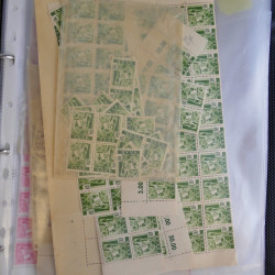 Stock de timbres de Sarre émis en 1947 neufs en un album.