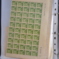 Stock de timbres de Sarre émis en 1947 neufs en un album.