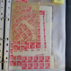 Stock de timbres de Sarre émis en 1947 neufs en un album.
