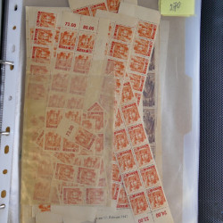 Stock de timbres de Sarre émis en 1947 neufs en un album.