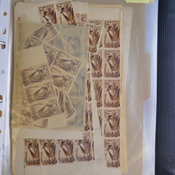 Stock de timbres de Sarre émis en 1947 neufs en un album.