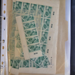 Stock de timbres de Sarre émis en 1947 neufs en un album.