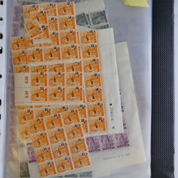 Stock de timbres de Sarre émis en 1947 neufs en un album.