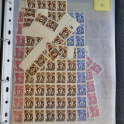 Stock de timbres de Sarre émis en 1947 neufs en un album.