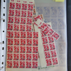 Stock de timbres de Sarre émis en 1947 neufs en un album.