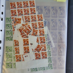 Stock de timbres de Sarre émis en 1947 neufs en un album.