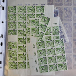 Stock de timbres de Sarre émis en 1947 neufs en un album.