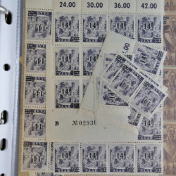 Stock de timbres de Sarre émis en 1947 neufs en un album.