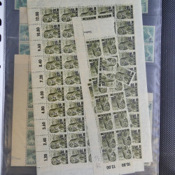 Stock de timbres de Sarre émis en 1947 neufs en un album.