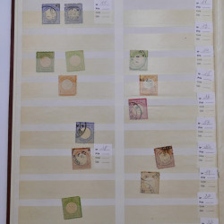 Lot de timbres d'Empire Allemand 1875-1933 neufs et oblitérés en un album.