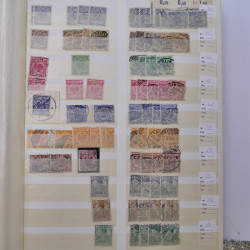 Lot de timbres d'Empire Allemand 1875-1933 neufs et oblitérés en un album.