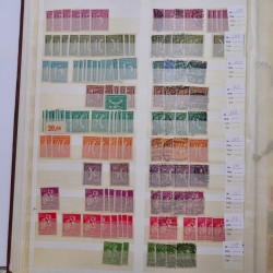 Lot de timbres d'Empire Allemand 1875-1933 neufs et oblitérés en un album.